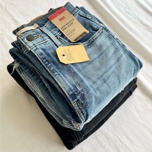 Levi’s High Waisted Mom Jeans - New